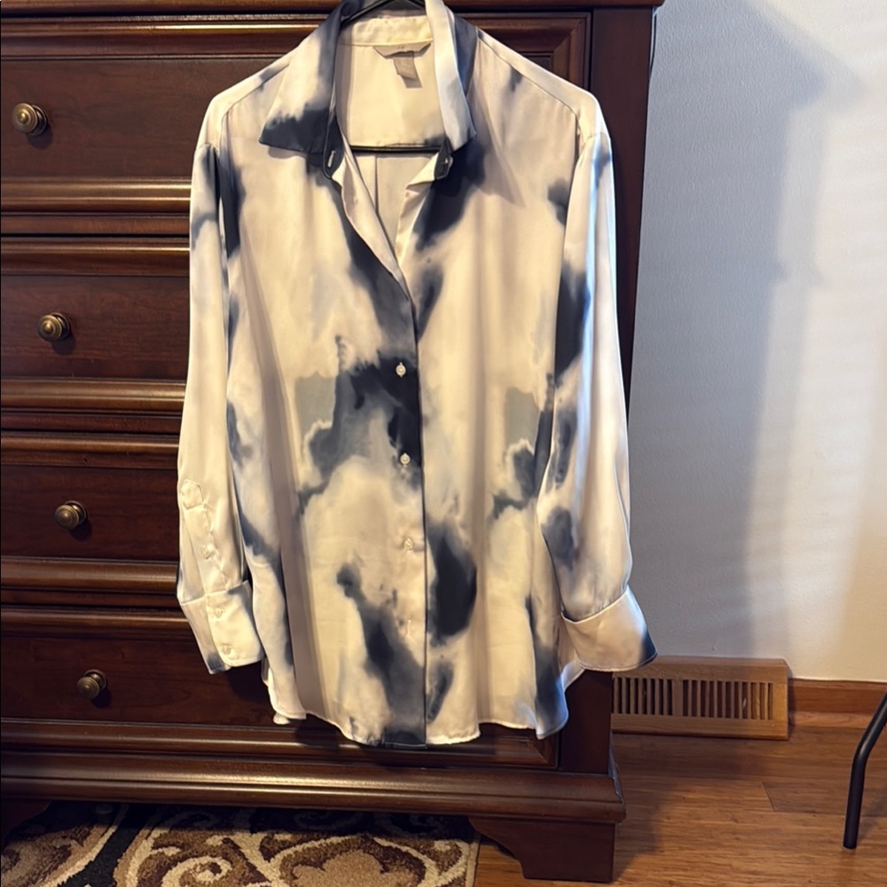 H&M Black and White Casual Button Down Shirt